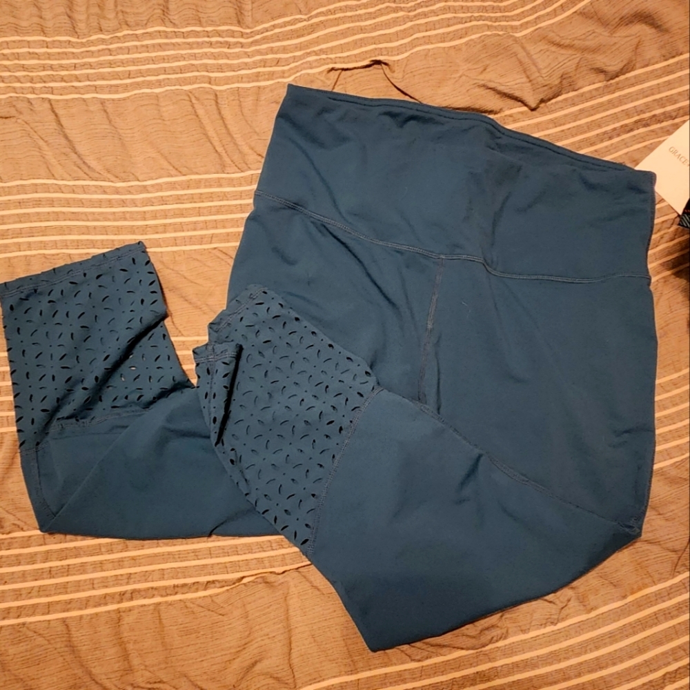 Like new yoga capris